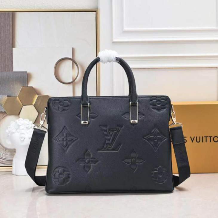 Picture of Louis Vuitton Mens Bags _SKUfw135327501fw